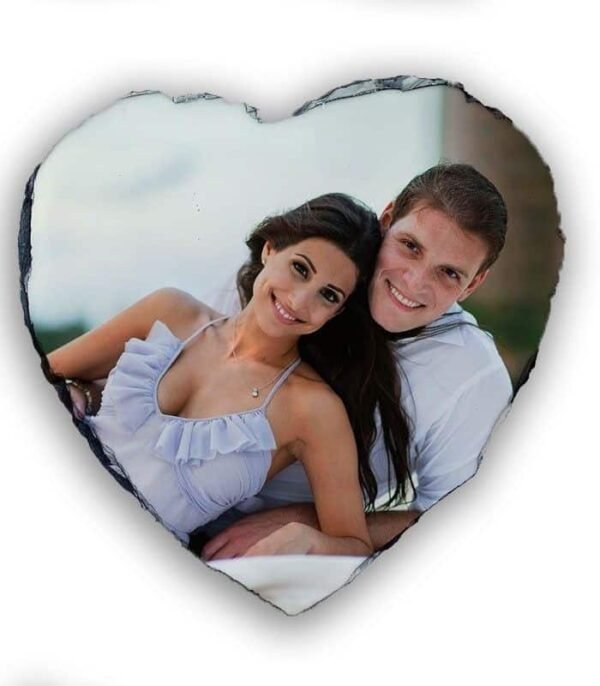 Pizarra natural personalizada con fotoscon fotos forma de corazón pequeña